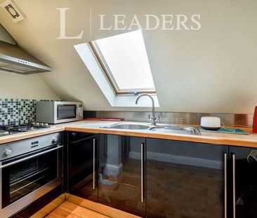 Flat E, South Street, Epsom, KT18 - Photo 5