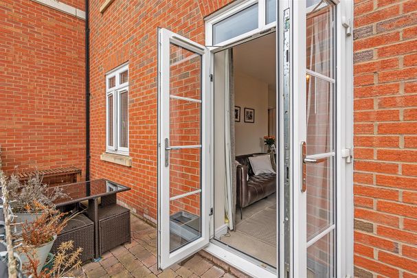 1 bed apartment to rent in Market Gate, Dickens Heath, Shirley - Photo 1