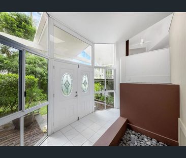 17 Belfa Place, Noosa Heads, Qld 4567 - Photo 1