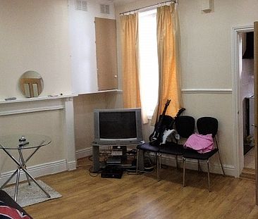 Fantastic 4 Bedroom Student Property with ALL BILLS INCLUDED - Photo 1
