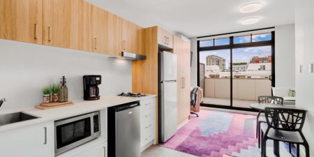 Penthouse Premium Single Studio ( Washing/dryer combo machine supplied) - Photo 3