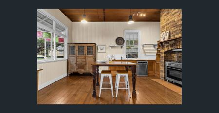 Character-Filled Family Home in the Heart of Woolloongabba - Photo 4