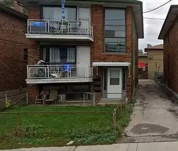 Newly renovated in 2023. 2 Bedroom 1 Bathroom in Mimico. | 383 Roya... - Photo 1