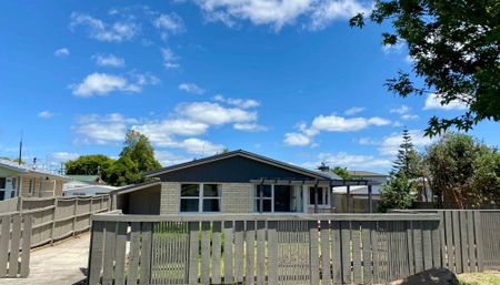 65 Resthills Crescent - Photo 2