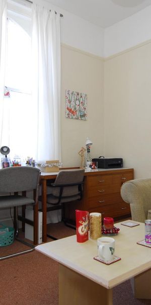 Napier Terrace, Flat 2, Plymouth - Photo 1