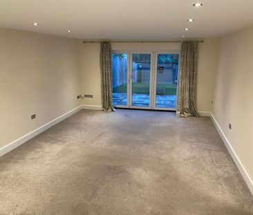 3 bed Terraced - To Let - Photo 2