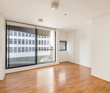 “Urban living in the renowned 'North' building” - Photo 2
