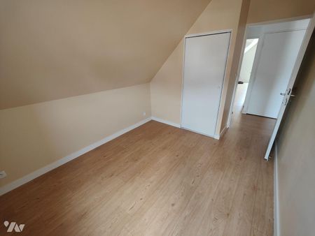 Au c?ur du centre-bourg de Saint ERBLON, bel appartement T3 (51m² carrez / 62m² au sol), situé ... - Photo 2