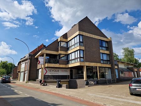 Ruim appartement met 2 slaapkamers, terras en garage - Foto 2