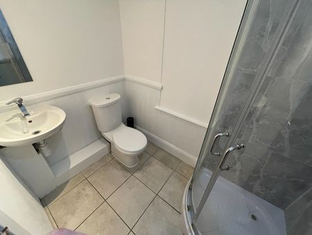 Room in a Shared House, High Road, NW10 - Photo 3