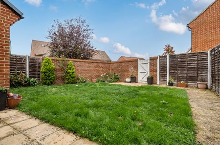 3 bedroom semi-detached house to rent - Photo 2