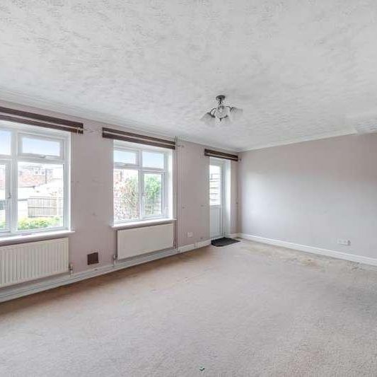 Woodstock Close, Aylesbury, HP21 - Photo 1