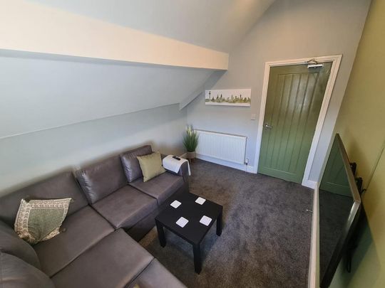 1 bedroom in a house share to rent - Photo 1