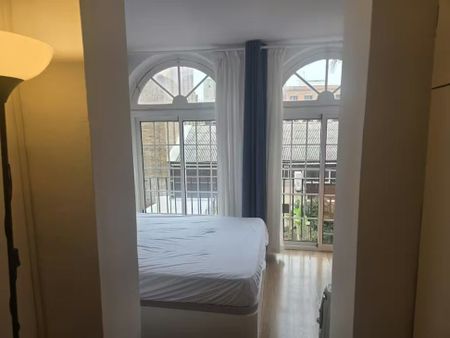 Carrer Gran de Gràcia, Barcelona, Catalonia 08012 - Photo 4