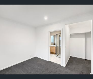 15 Salters Street, Thornhill Park, Vic 3335 - Photo 2