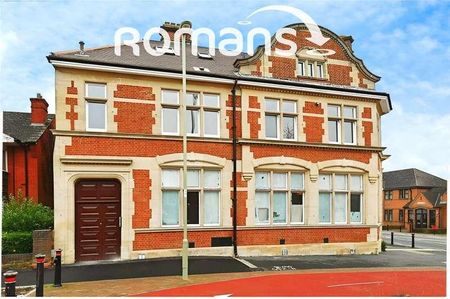 Lynchford Road, Farnborough, Hampshire, GU14 - Photo 4