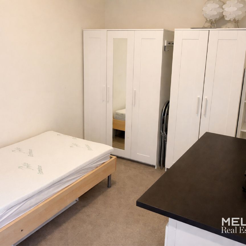 PERFECTLY LOCATED APARTMENT AT ABODE 318 - FURNISHED - Photo 1