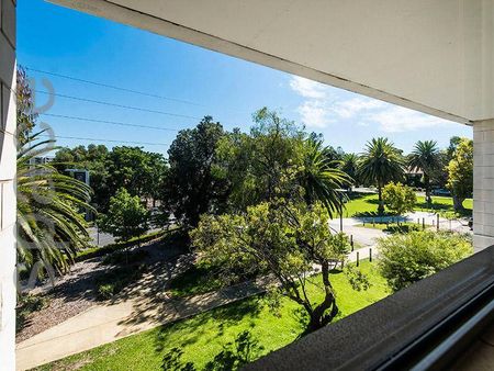 Furnished 1 bedroom unit in Claremont central - Photo 4