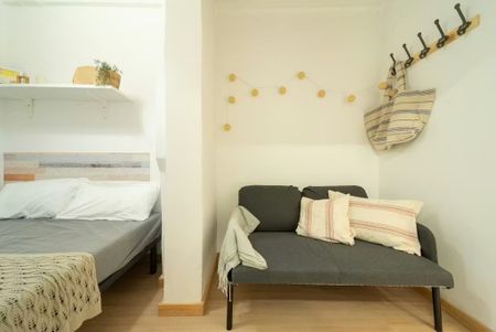 Carrer de la Lluna, Barcelona, Catalonia 08001 - Photo 3