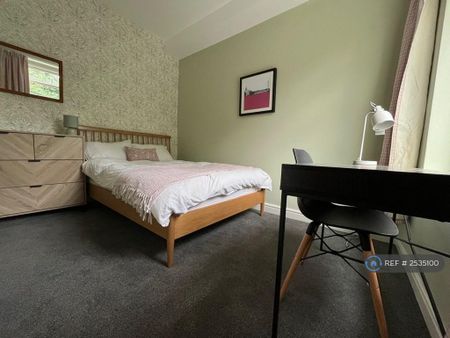 3 bedroom terraced house to rent - Photo 4