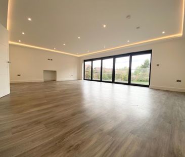 5 bedroom detached house to rent - Photo 2