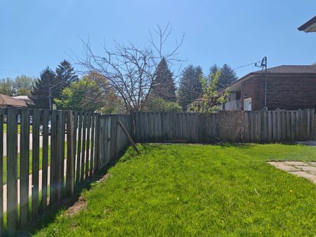 For Lease - 58 Kitchener Road Unit# Main, Toronto, Ontario - Photo 2