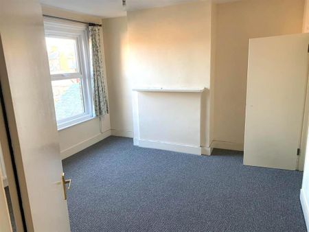3 bedroom flat to rent - Photo 2