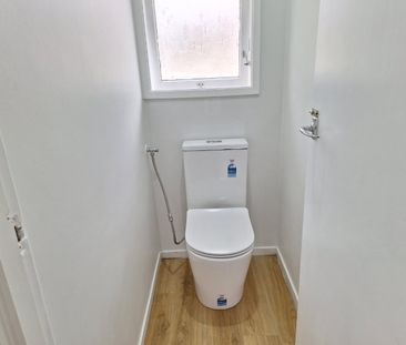 Freshly Renovated brick and tile! - Photo 4