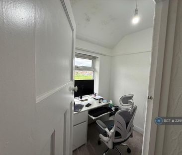 3 bedroom semi-detached house to rent - Photo 2