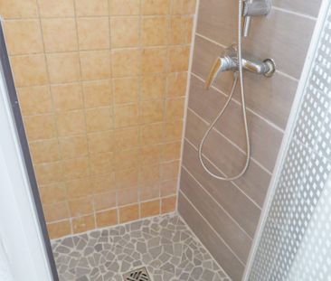 Nîmes centre T1Bis, 28m² Rue Hotel de ville, 380€ H.C - Photo 4