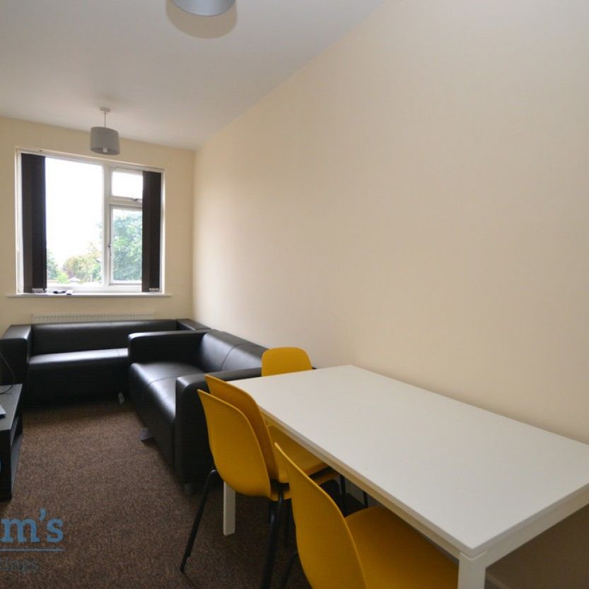 3 bed Flat for Rent - Photo 1