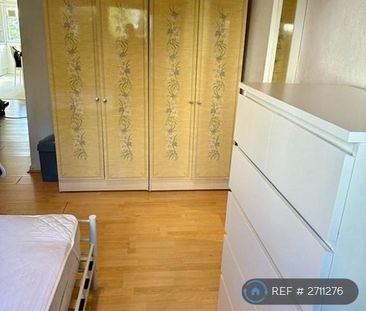 1 bedroom in a flat share to rent - Photo 4