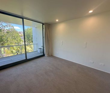 Stunning Apartment Style Living at Cliff Road St Heliers - Photo 3