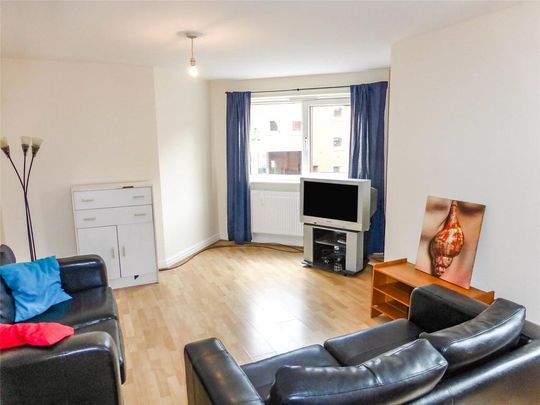 3 bedroom flat to rent - Photo 1