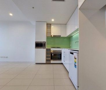 1B 1B 1C Comfy Apartment in the South Brisbane! - Photo 3