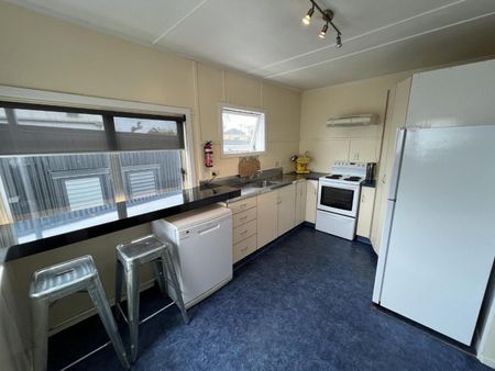 Fully furnishd 2.5 bedroom home - Photo 5