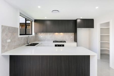 Spacious Home &vert; Ready to Move in - Photo 4