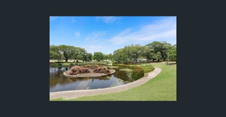 Renovated Furnished Studio - Photo 4