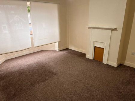 4 bedroom semi-detached house to rent - Photo 2
