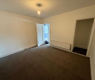 3 bedroom maisonette to rent - Photo 3