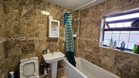 Chilcombe Way, Lower Earley, Reading, Berkshire, RG6 - Photo 3