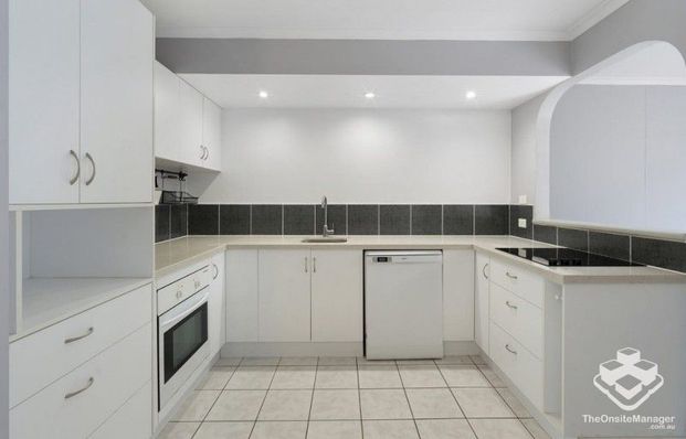 Fully Furnished- SBH Primary Catchment - Lovely 3 Beds Townhouse - Photo 1