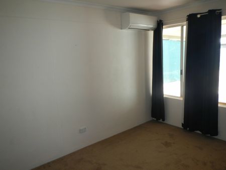 4 BEDROOM, 1 BATHROOM HOUSE IN SADADEEN WITH LOTS OF FAMILY FRIENDLY SPACE - Photo 3