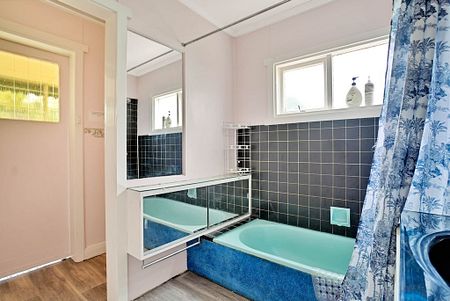 Share house with 1 room available for $195 per week - Photo 5