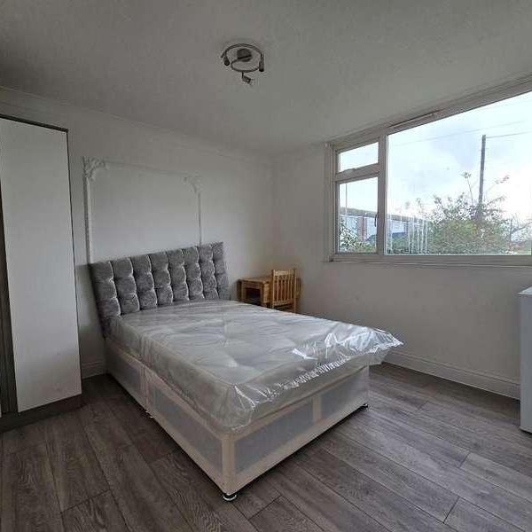 Second Avenue, Canvey Island, Essex, SS8 - Photo 1