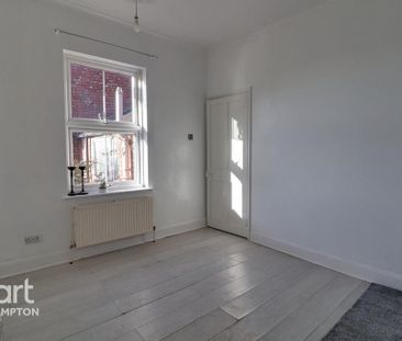 2 bedroom end of terrace house to rent - Photo 3