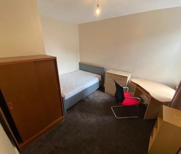 7 bedroom private hall to rent - Photo 1