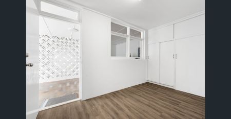 Newly Renovated Waterfront Home - Photo 4