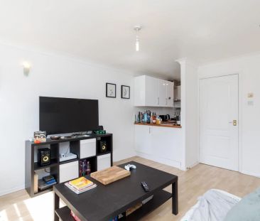 2 Bedroom House - Townhouse - Photo 3