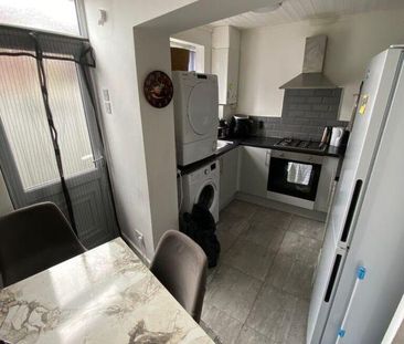 4 bedroom terraced house to rent - Photo 6